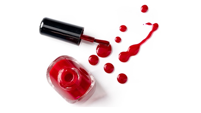 vernis à ongles rouge ouvert taches 