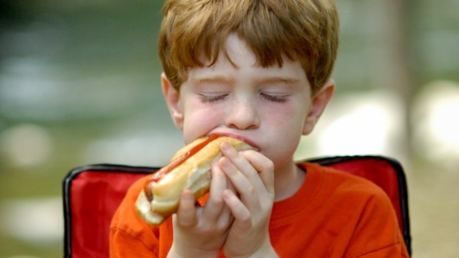 le ketchup peut cacher du sucre, à éviter sur les tartines des enfants
