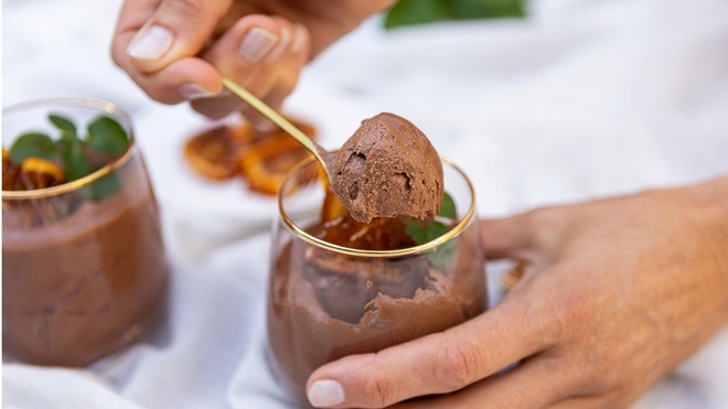 Mousse au chocolat dans un pot en verre