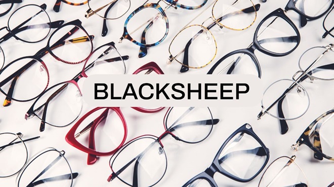 Des paires de lunettes vendues par Blacksheep