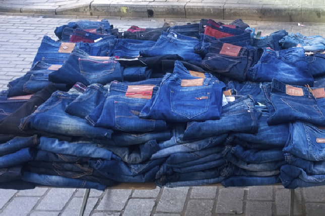 douane contrefaçons de jeans