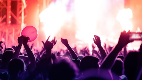 La foule écoute la musique au festival Rock Werchter