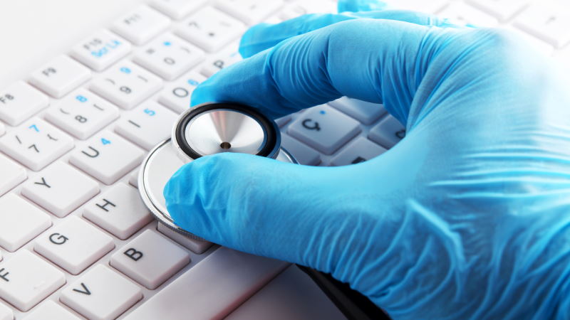 Clavier d'ordinateur qui doit être réparé