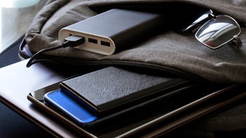 utiliser une batterie externe dans l'avion