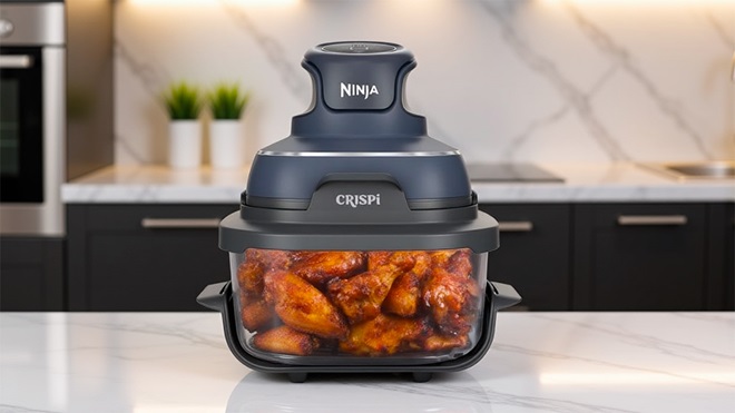 L'airfryer en verre Ninja Crispi dans uen cuisine