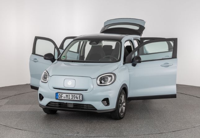 Compacte Leapmotor T03 met deuren en koffer open