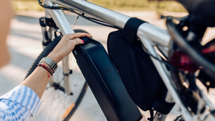 Réparer la batterie d'un vélo électrique