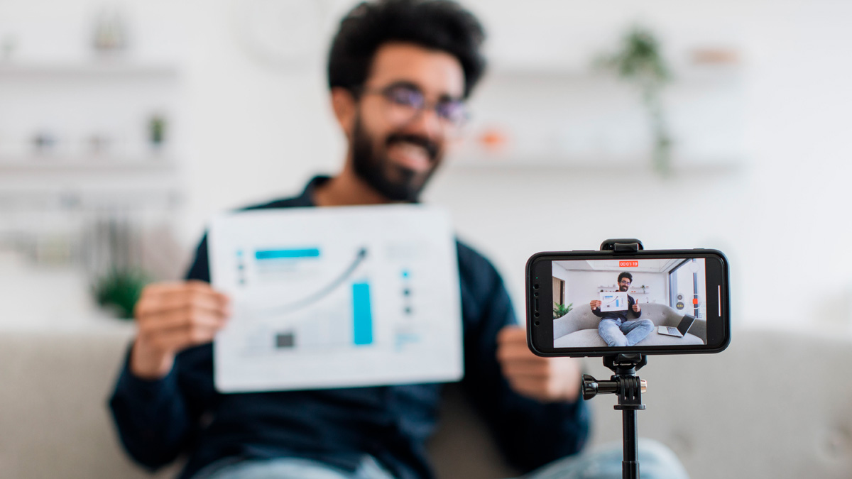 Un influenceur donne des conseils financiers