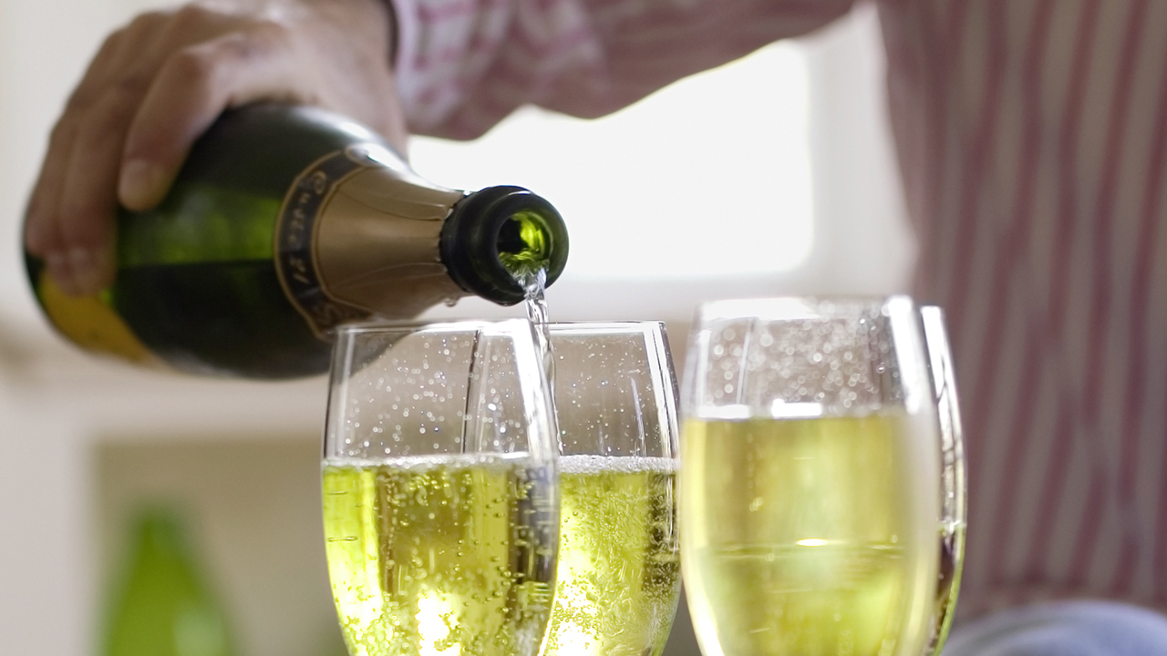 Verser le champagne à la champenoise