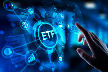 Dans l’univers très concurrentiel des ETF monde, un fonds se distingue depuis plusieurs années.