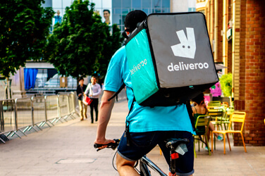 Le cours de Bourse de Deliveroo a chuté depuis son IPO. Faut-il y investir dans cette action ?